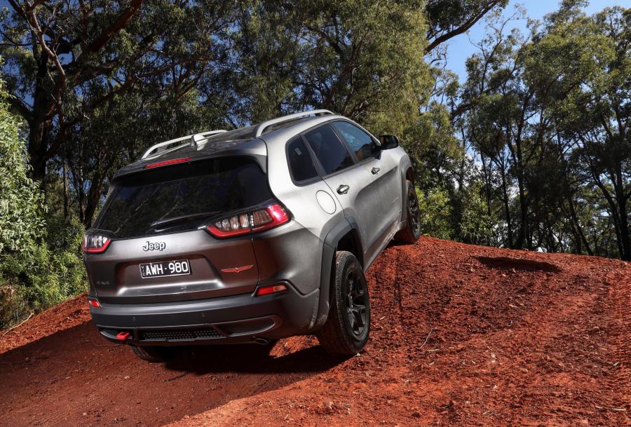  Jeep Cherokee Trailhawk (KL) 2018 года  (AU) (фото 40 из 42)
